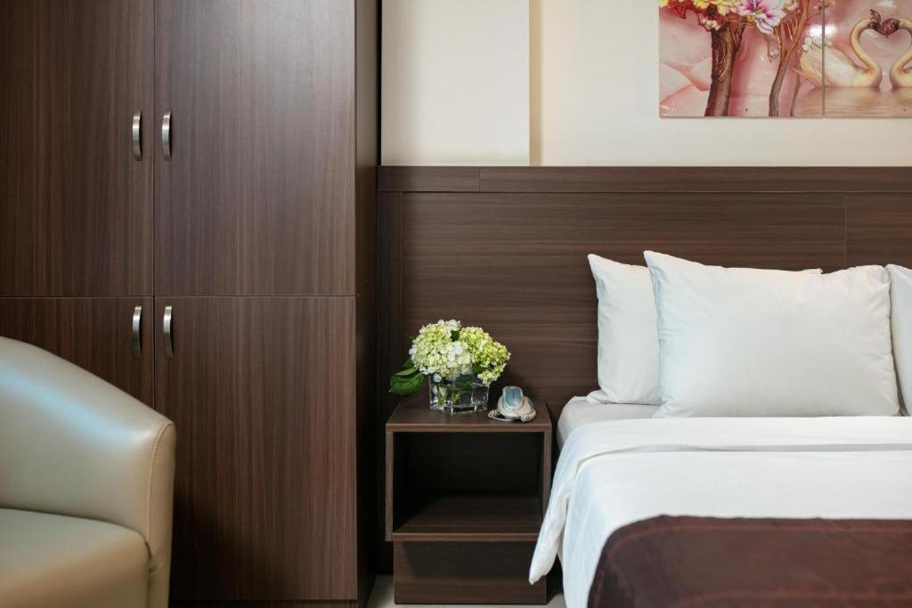 Quang Chung Hotel - 56 Le Van Thiem - By Bay Luxury Hanoi Exterior photo